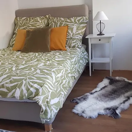 Fuenfbettzimmer Mit Etagenbad Im Hostel, Innenstadt Appartement