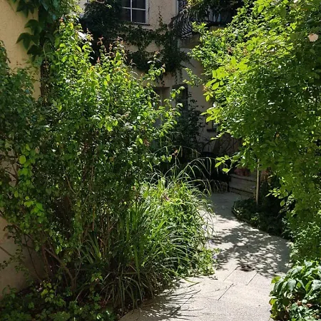 Appartement Fuenfbettzimmer Mit Etagenbad Im Hostel, Innenstadt *